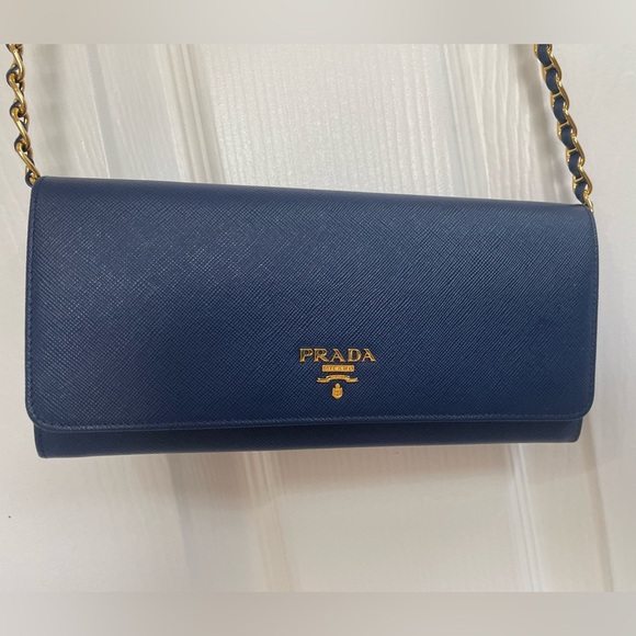 PRADA
Saffiano Metal Oro Chain Wallet Bleuette - Picture 4 of 8